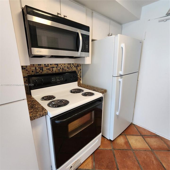 For Rent: $2,300 (1 beds, 1 baths, 662 Square Feet)