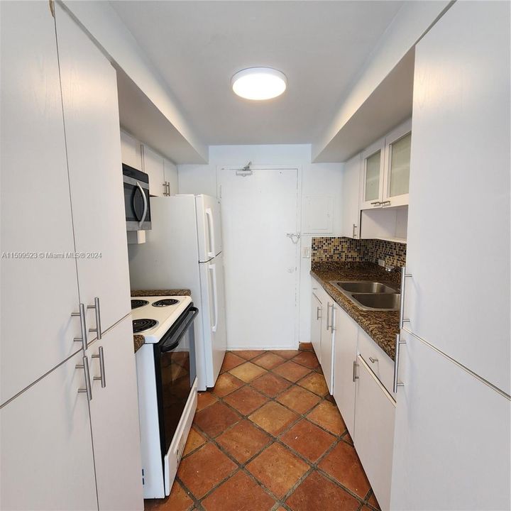 For Rent: $2,300 (1 beds, 1 baths, 662 Square Feet)