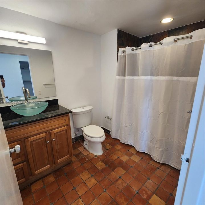 For Rent: $2,300 (1 beds, 1 baths, 662 Square Feet)