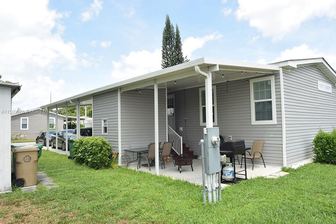 For Sale: $129,900 (3 beds, 2 baths, 1309 Square Feet)