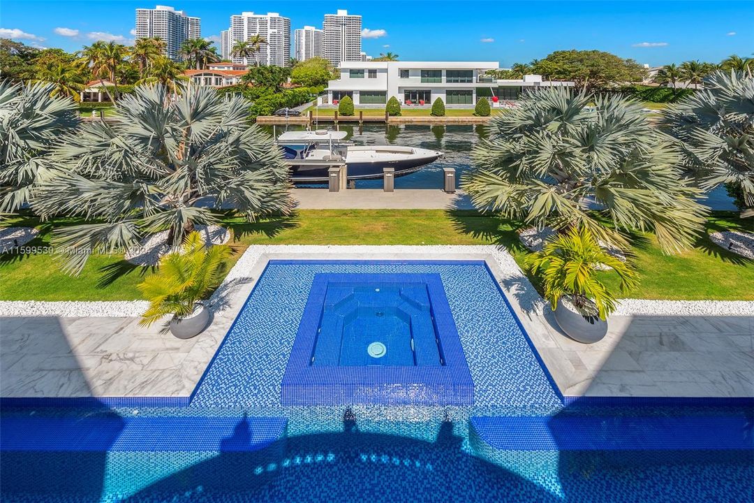 En Venta: $17,699,000 (7 camas, 9 baños, 8541 Pies cuadrados)