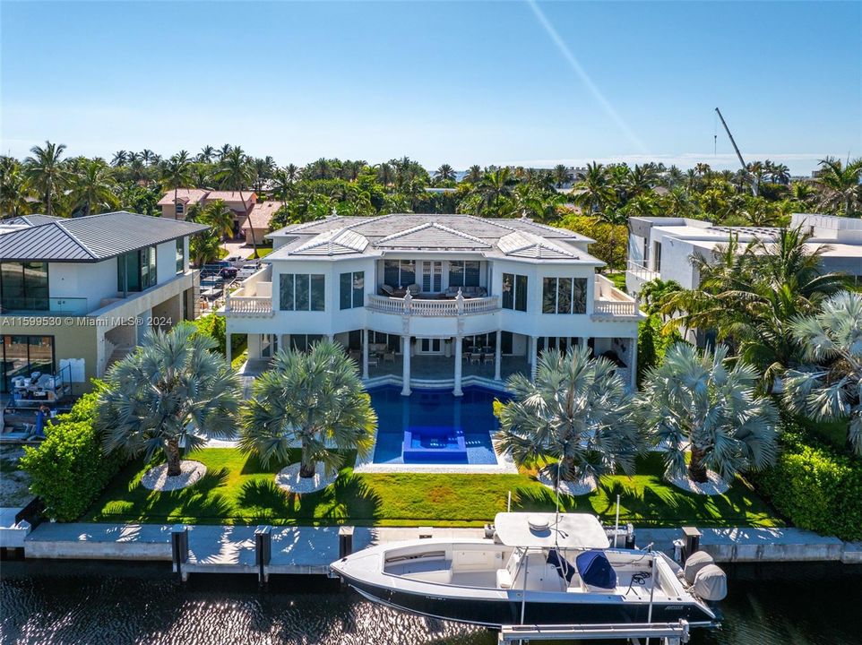 For Sale: $17,699,000 (7 beds, 9 baths, 8541 Square Feet)