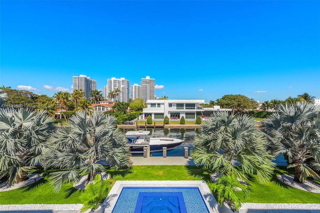 For Sale: $17,699,000 (7 beds, 9 baths, 8541 Square Feet)