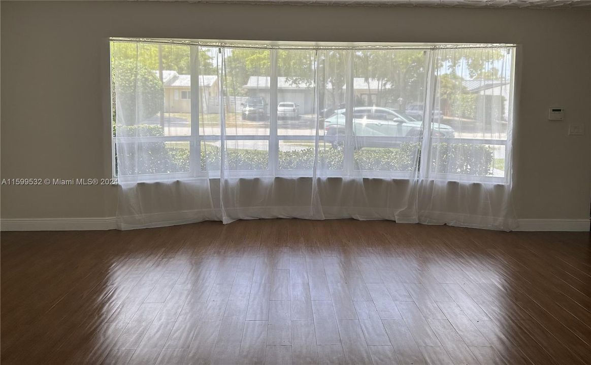 Recently Rented: $4,000 (3 beds, 2 baths, 2134 Square Feet)