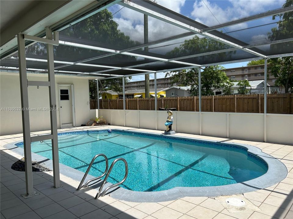 Recently Rented: $4,000 (3 beds, 2 baths, 2134 Square Feet)