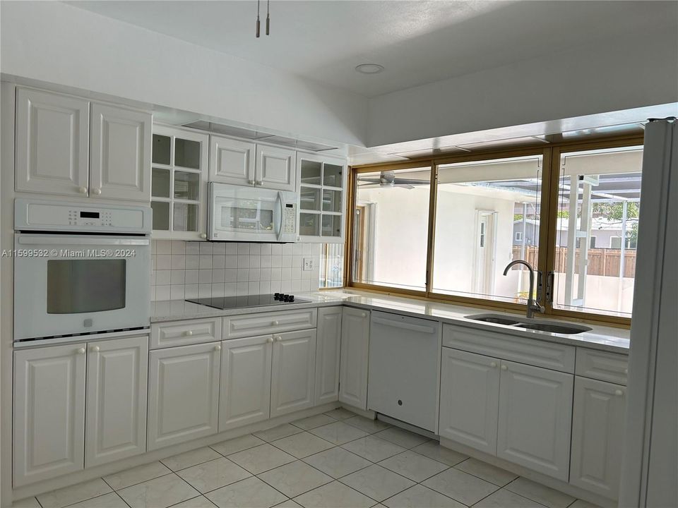 Recently Rented: $4,000 (3 beds, 2 baths, 2134 Square Feet)