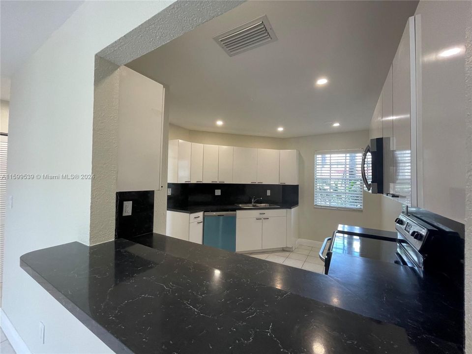 Active With Contract: $2,600 (3 beds, 2 baths, 1572 Square Feet)