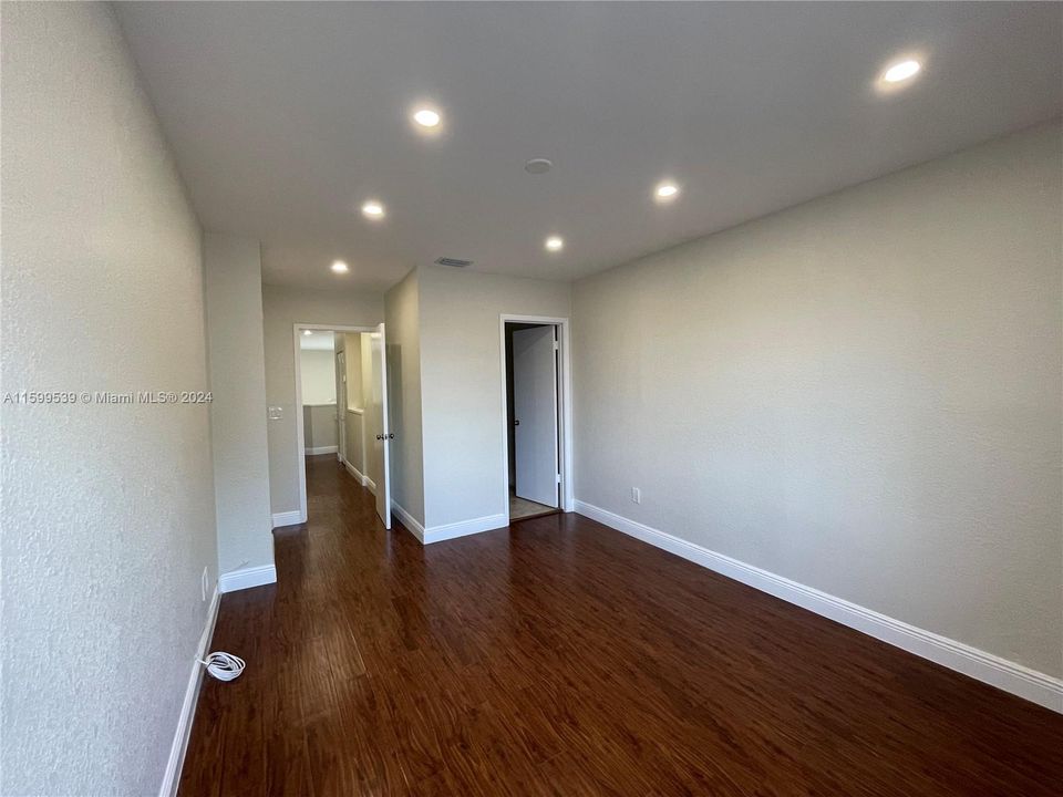 Active With Contract: $2,600 (3 beds, 2 baths, 1572 Square Feet)