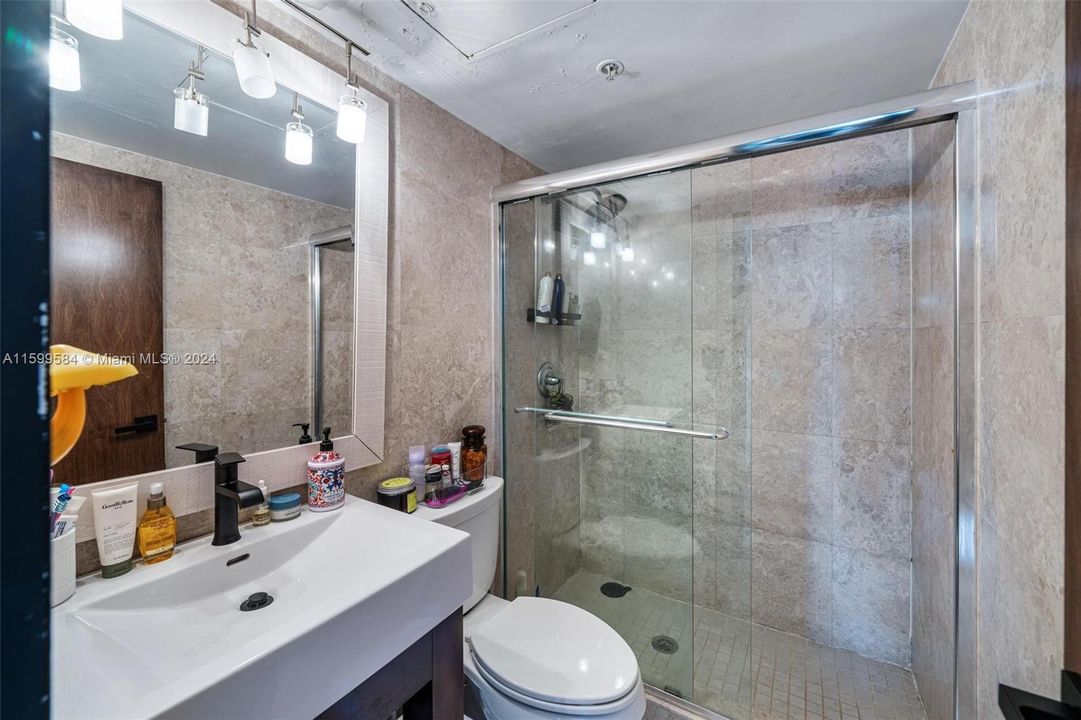 Active With Contract: $5,700 (2 beds, 2 baths, 1239 Square Feet)