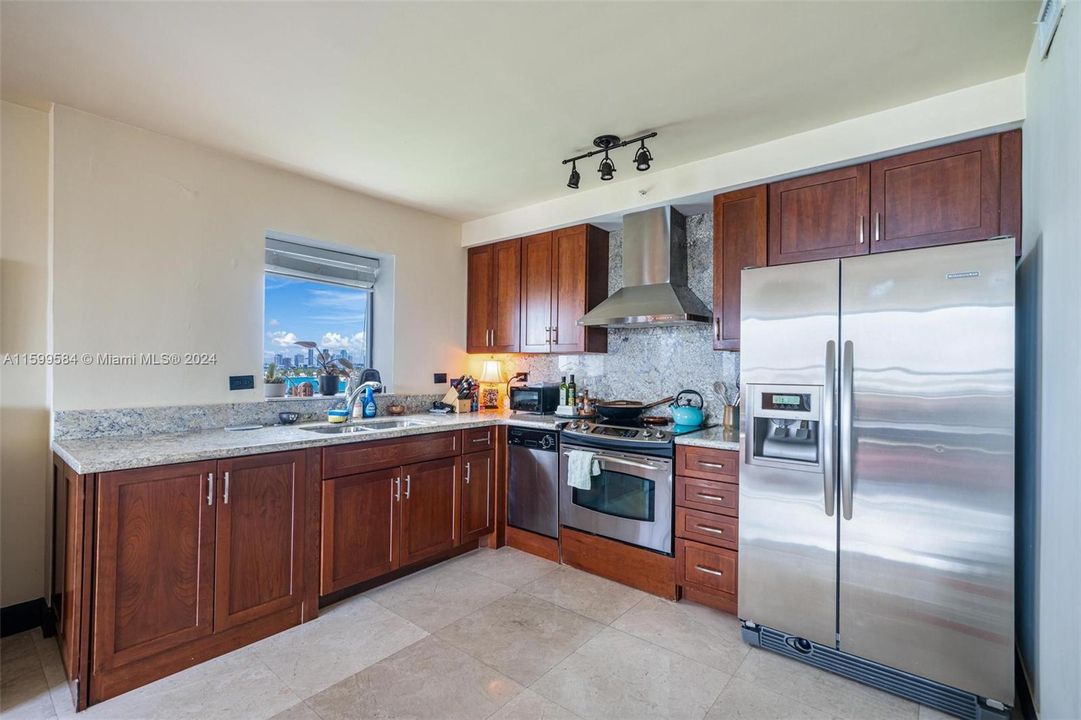 Active With Contract: $5,700 (2 beds, 2 baths, 1239 Square Feet)