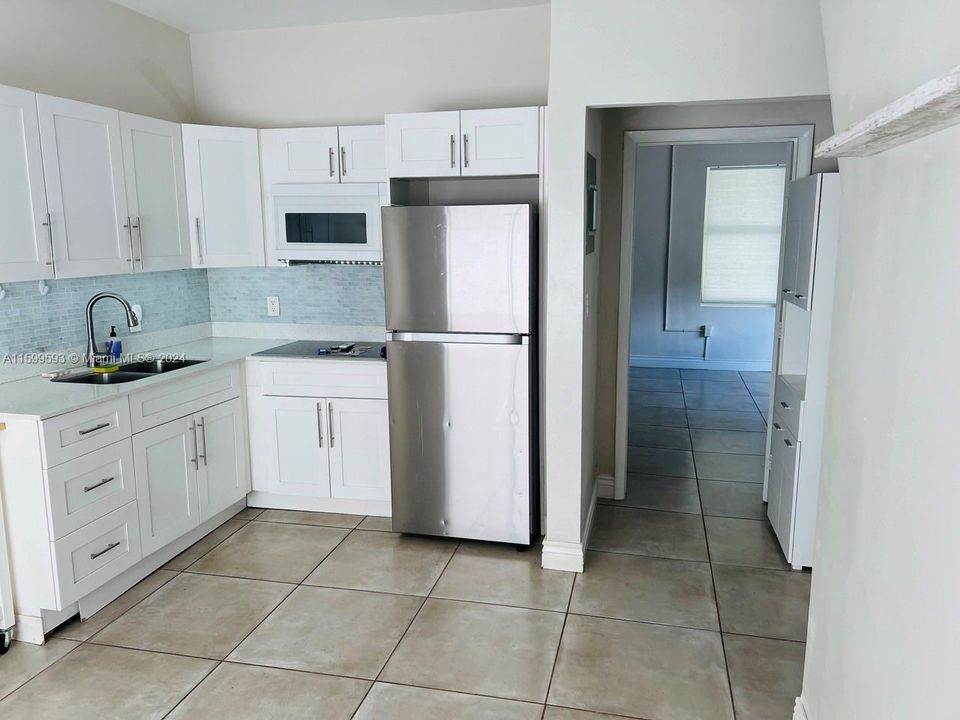 For Rent: $1,700 (1 beds, 1 baths, 435 Square Feet)