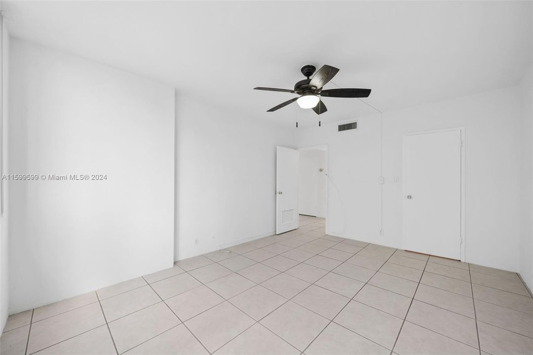 For Rent: $2,275 (1 beds, 1 baths, 779 Square Feet)