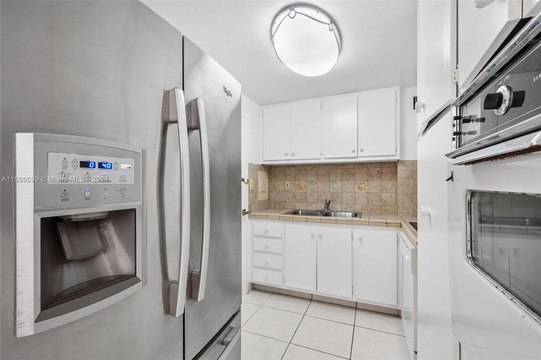 For Rent: $2,275 (1 beds, 1 baths, 779 Square Feet)