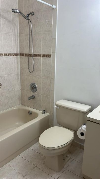 Active With Contract: $2,400 (2 beds, 2 baths, 1120 Square Feet)