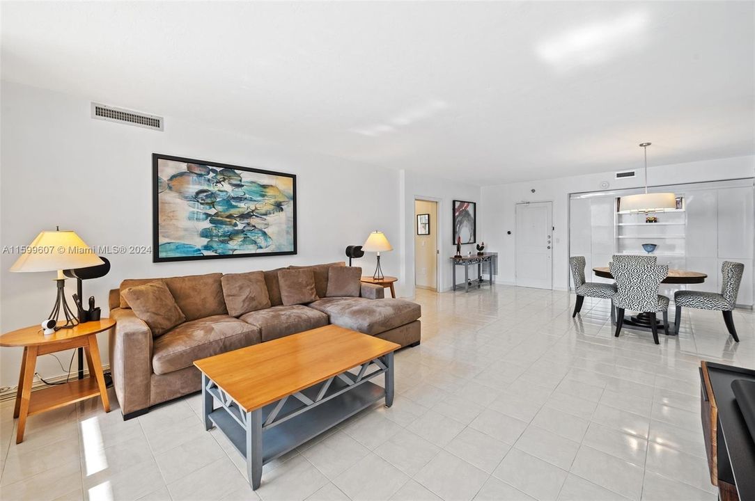 For Sale: $775,000 (2 beds, 2 baths, 1514 Square Feet)