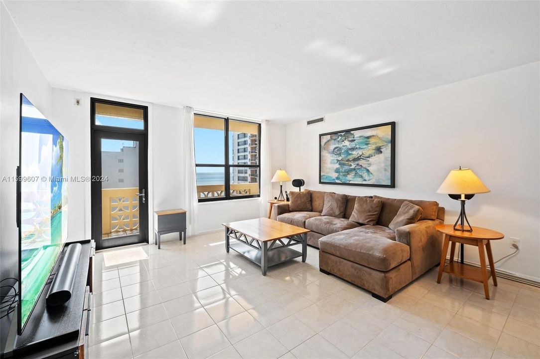 For Sale: $775,000 (2 beds, 2 baths, 1514 Square Feet)