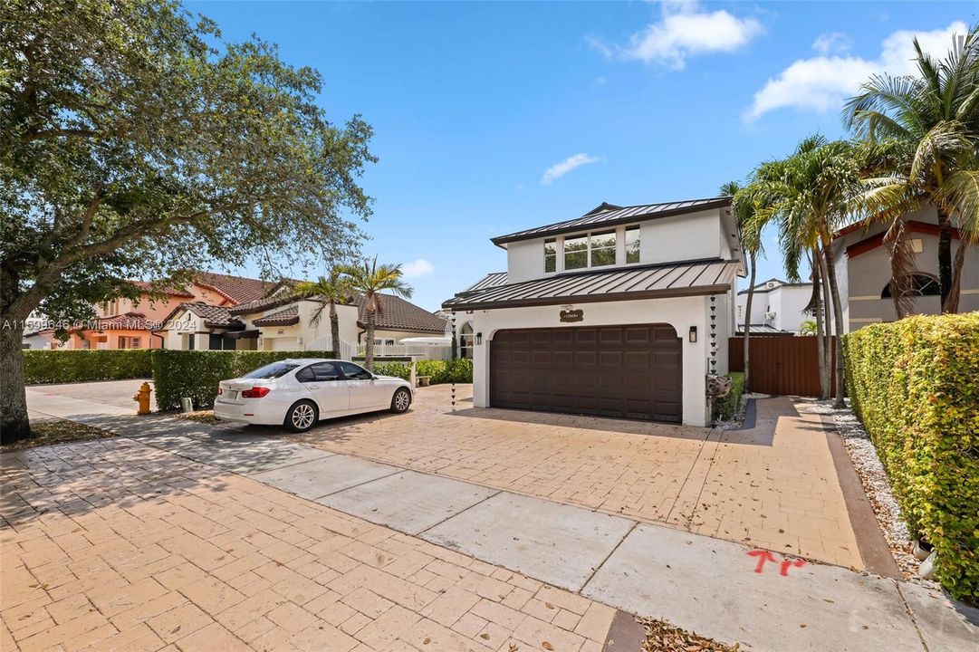 Recently Sold: $700,000 (4 beds, 3 baths, 2250 Square Feet)