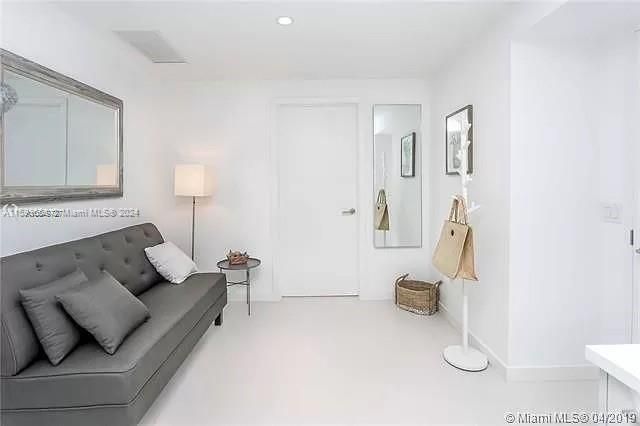 Recently Rented: $3,700 (1 beds, 1 baths, 759 Square Feet)