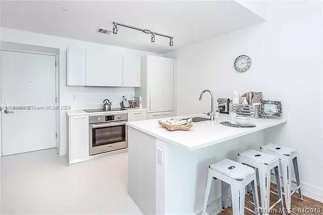 Recently Rented: $3,700 (1 beds, 1 baths, 759 Square Feet)