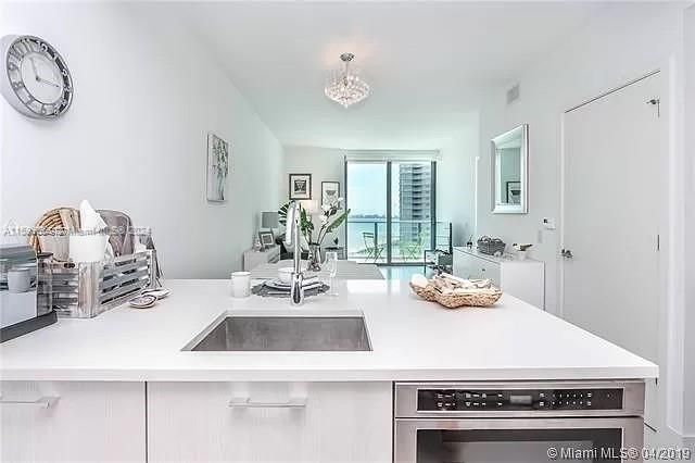 Recently Rented: $3,700 (1 beds, 1 baths, 759 Square Feet)