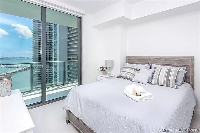 Recently Rented: $3,700 (1 beds, 1 baths, 759 Square Feet)