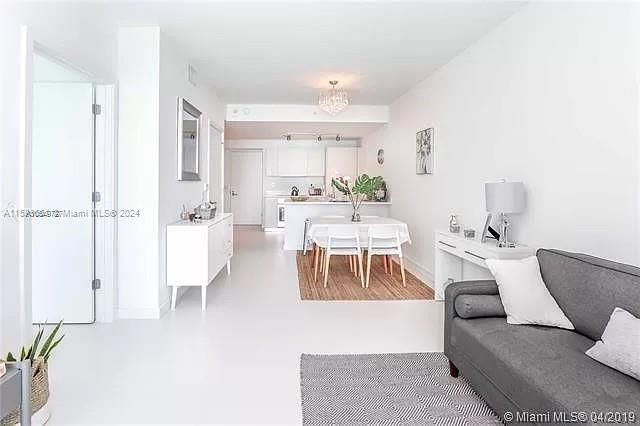 Recently Rented: $3,700 (1 beds, 1 baths, 759 Square Feet)