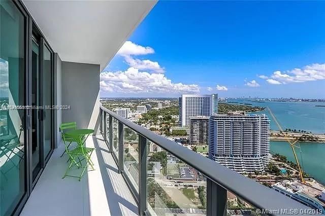 Recently Rented: $3,700 (1 beds, 1 baths, 759 Square Feet)