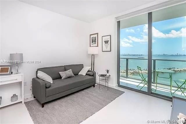 Recently Rented: $3,700 (1 beds, 1 baths, 759 Square Feet)