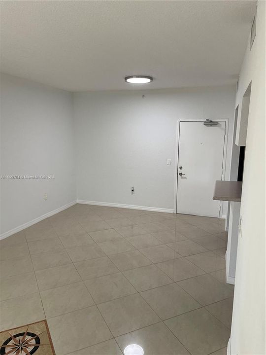 Active With Contract: $1,985 (1 beds, 1 baths, 580 Square Feet)