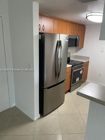 Active With Contract: $1,985 (1 beds, 1 baths, 580 Square Feet)