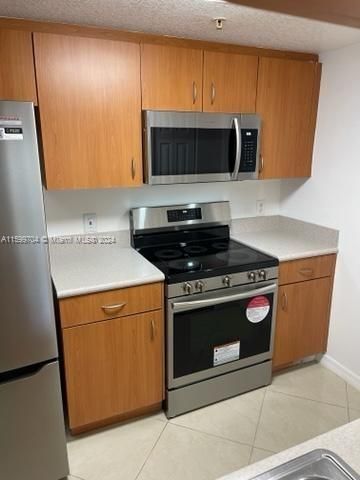 Active With Contract: $1,985 (1 beds, 1 baths, 580 Square Feet)