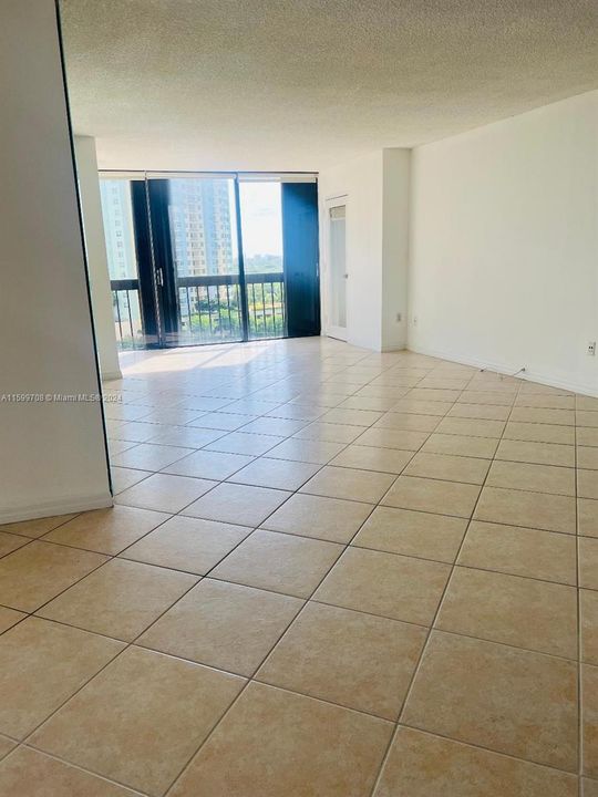 Недавно арендовано: $4,200 (2 спален, 2 ванн, 1760 Квадратных фут)