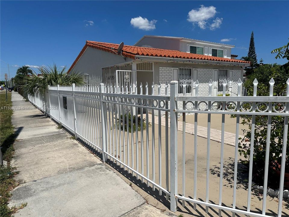 Vendido Recientemente: $349,000 (2 camas, 1 baños, 940 Pies cuadrados)