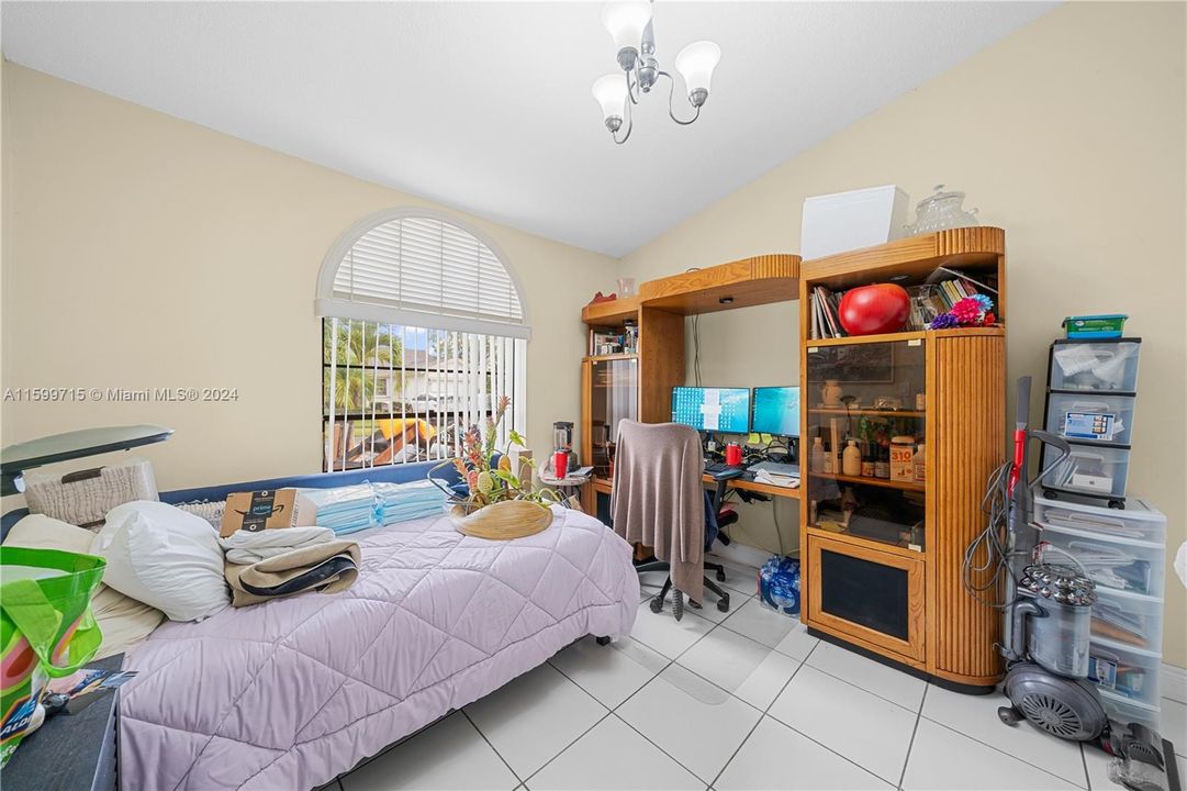 Vendido Recientemente: $699,000 (4 camas, 2 baños, 1795 Pies cuadrados)