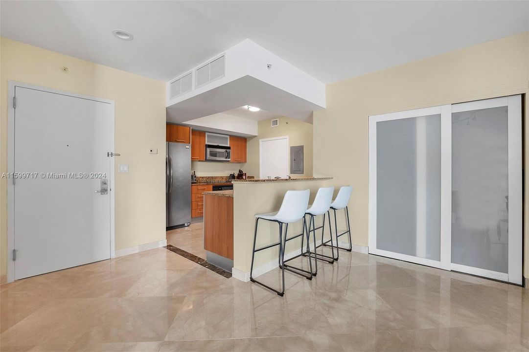 Active With Contract: $3,650 (3 beds, 2 baths, 1467 Square Feet)