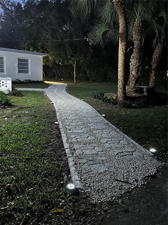 Recently Rented: $2,000 (2 beds, 1 baths, 551 Square Feet)