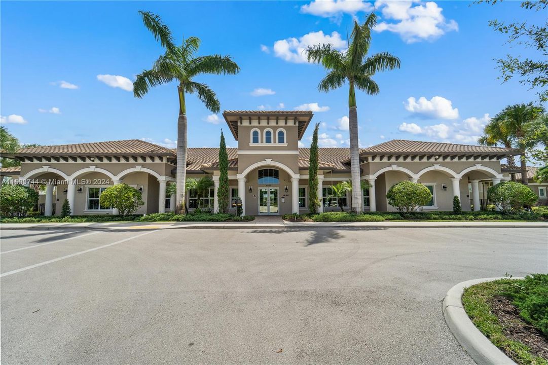 For Sale: $1,395,000 (4 beds, 2 baths, 2801 Square Feet)