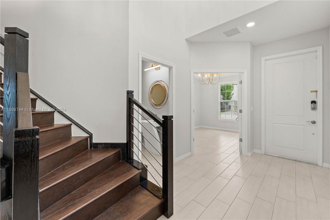 For Sale: $1,395,000 (4 beds, 2 baths, 2801 Square Feet)