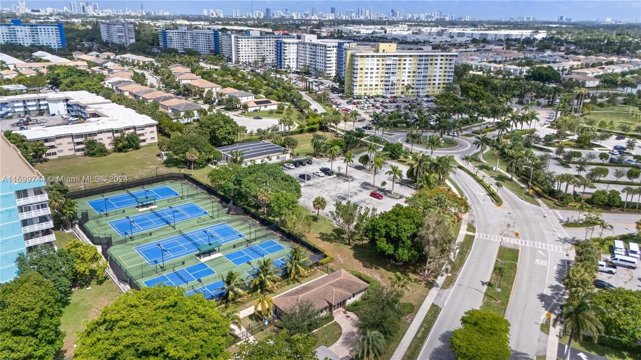 For Sale: $1,395,000 (4 beds, 2 baths, 2801 Square Feet)