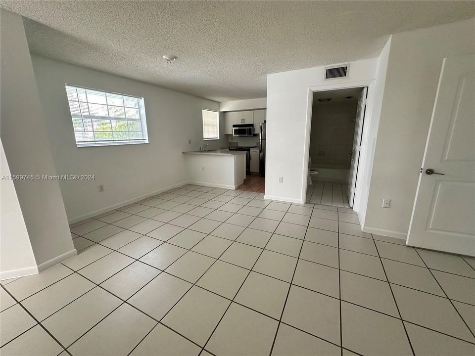 For Sale: $205,000 (1 beds, 1 baths, 830 Square Feet)