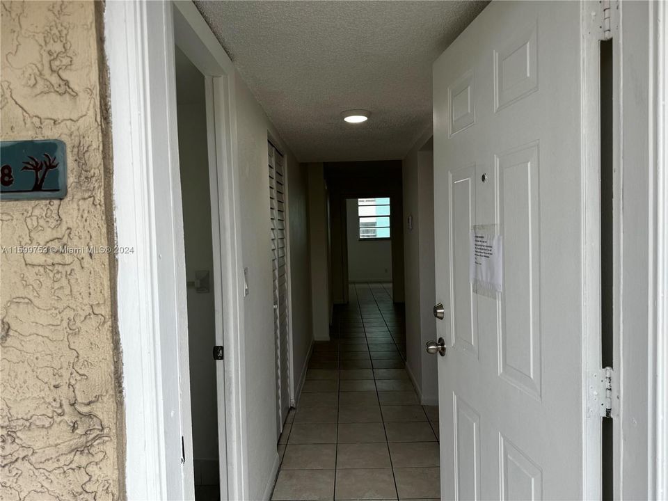 For Sale: $216,900 (1 beds, 1 baths, 792 Square Feet)