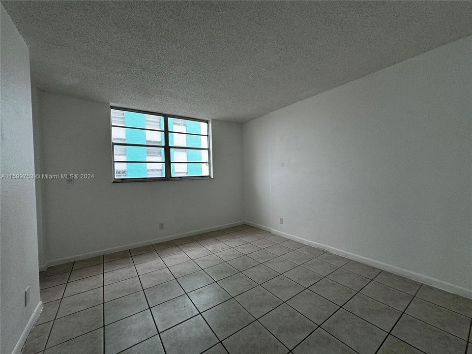 For Sale: $216,900 (1 beds, 1 baths, 792 Square Feet)