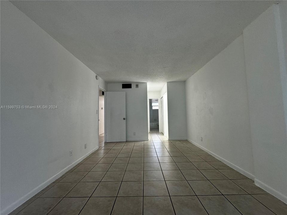 For Sale: $216,900 (1 beds, 1 baths, 792 Square Feet)