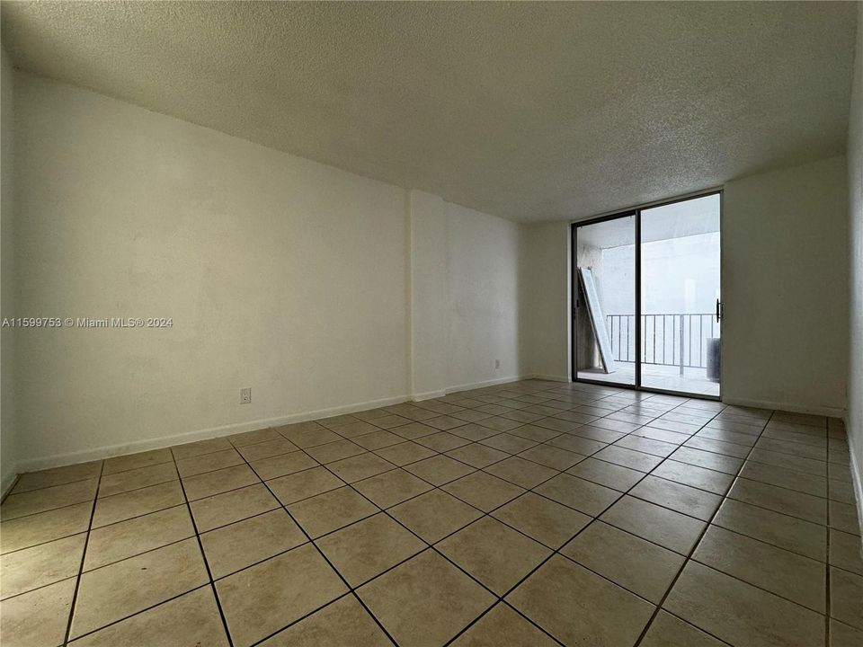 For Sale: $216,900 (1 beds, 1 baths, 792 Square Feet)