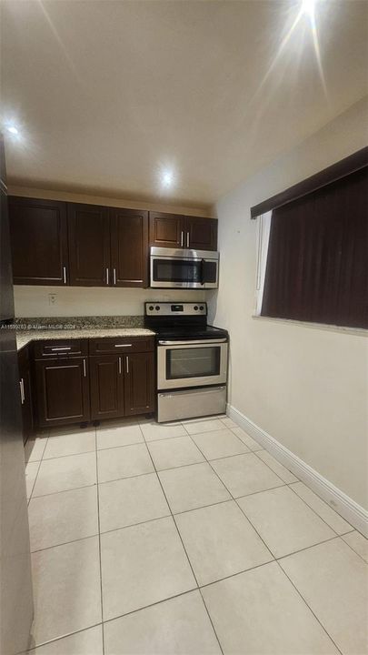 For Rent: $1,900 (1 beds, 1 baths, 705 Square Feet)