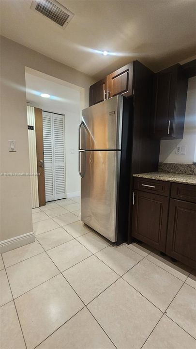 For Rent: $1,900 (1 beds, 1 baths, 705 Square Feet)