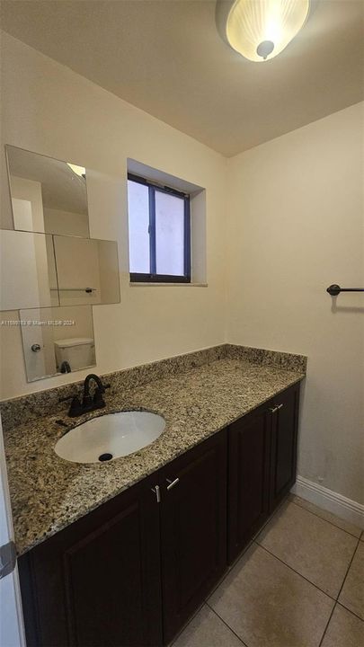 For Rent: $1,900 (1 beds, 1 baths, 705 Square Feet)