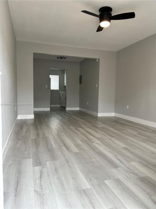 Active With Contract: $1,850 (0 beds, 1 baths, 550 Square Feet)