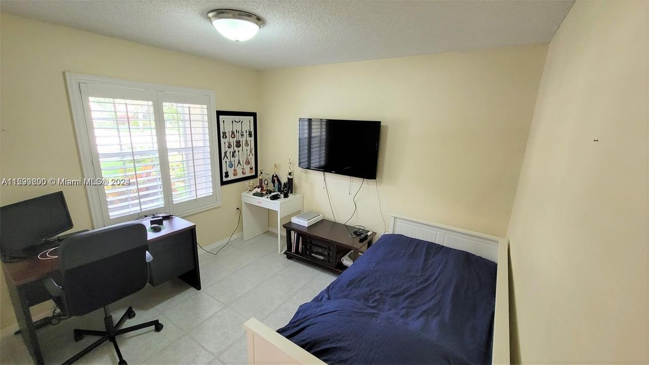 For Rent: $3,950 (3 beds, 2 baths, 1416 Square Feet)