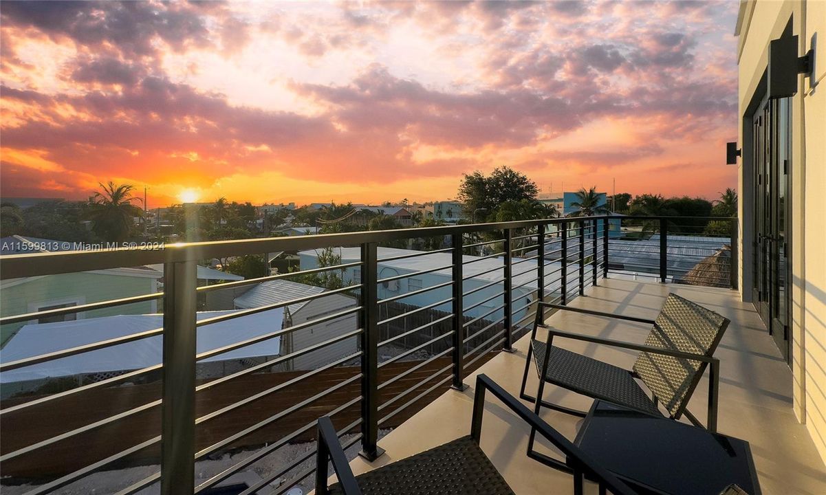 Sunset Balcony View: Unwind on your private balcony and soak in the breathtaking sunset views. This serene setting offers a perfect end to every day, with comfortable seating to enjoy the picturesque scenery.